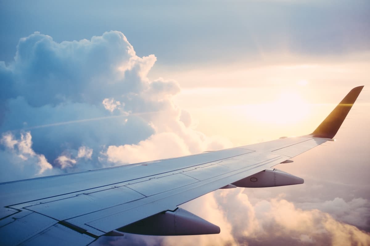 Avion de ligne dans le ciel
